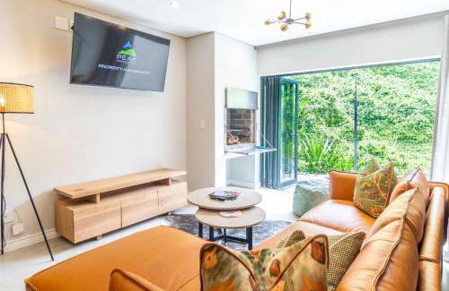 Wilderness Apartment | Sunbird - Walk To Beach - In Town - Fast Wifi