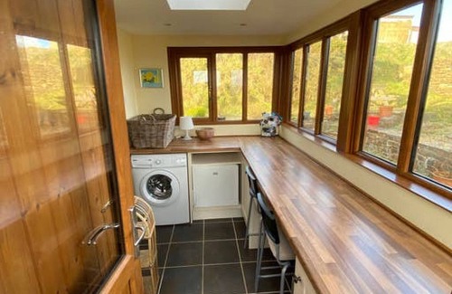 Camelford House | Sundance Cottage Sleeps 4