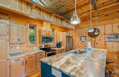 Valley Head Cabin | Sundance Rock-double master suites w/screened porches
