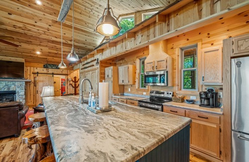 Valley Head Cabin | Sundance Rock-double master suites w/screened porches