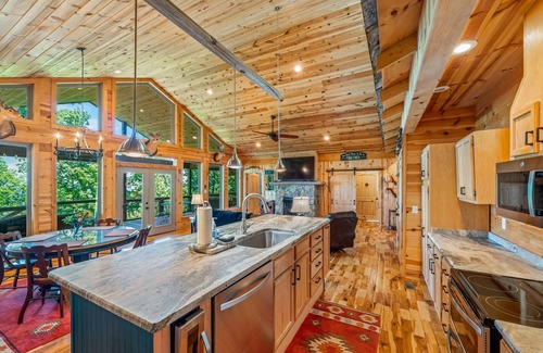 Valley Head Cabin | Sundance Rock-double master suites w/screened porches