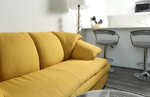 Mata Redonda Apartment | Sunflower at 12, City Views and Wonderland Vibes!