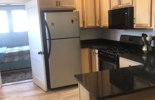 Bisbee House | Sunflower Cottage in beautiful Warren