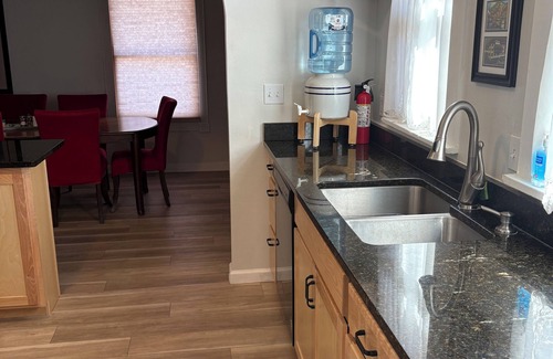 Bisbee House | Sunflower Cottage in beautiful Warren