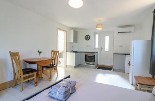 Earls Barton House | Sunflower