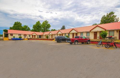 Hiawatha Hotel | Sunflower Motel Hiawatha By OYO