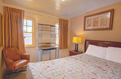 Hiawatha Hotel | Sunflower Motel Hiawatha By OYO