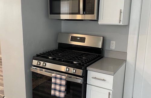 Cleveland Apartment | Sunlight on West Sunroom Apt for 2 west Cleveland