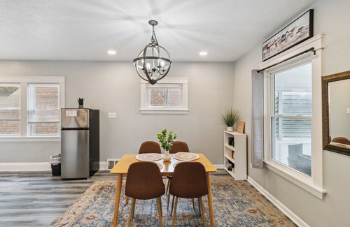 Cleveland Apartment | Sunlight on West Sunroom Apt for 2 west Cleveland