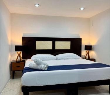 Colonia Campestre House | Sunlit Hideaway plus shared Pool for 6