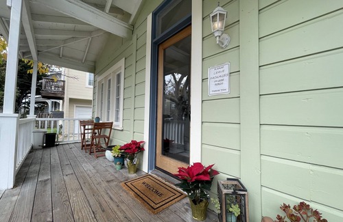 Westside Santa Cruz House | Sunlit Surf Studio Downtown Walk to Beach!