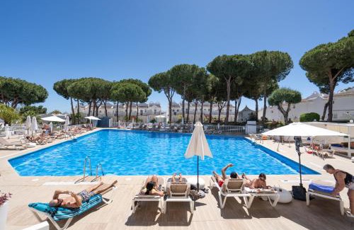 Urbanizacion Hacienda las Chapas Apartment | Sunny 2BR in resort with 3 pools, restaurant, gym and playground