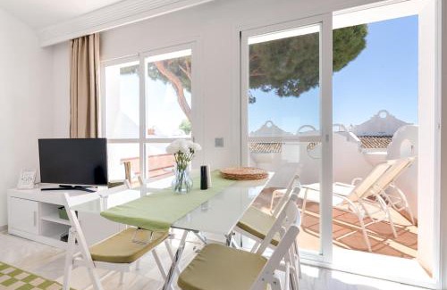 Urbanizacion Hacienda las Chapas Apartment | Sunny 2BR in resort with 3 pools, restaurant, gym and playground