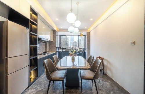 Huangpu Apartment | Sunny Abode 3Bedroom Located in Huangpu and 100 meters from the subway station