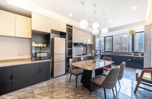 Huangpu Apartment | Sunny Abode 3Bedroom Located in Huangpu and 100 meters from the subway station