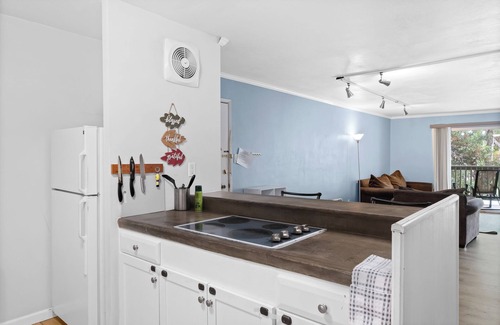 Point Loma Heights Apartment | Sunny Condo Steps from Sand