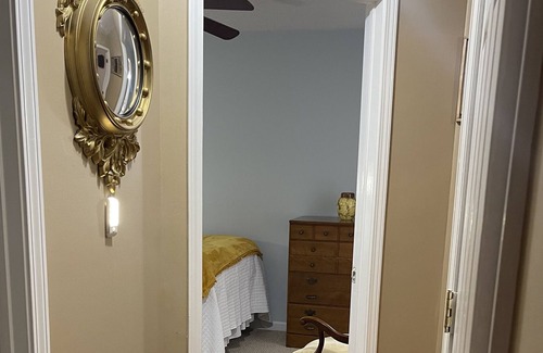 Clinton House | Sunny Happy Place wake up to birds, lush yard, and soft breeze through oak trees