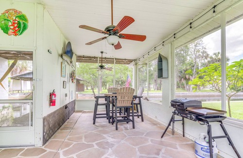 Yankeetown House | Sunny Home in Yankeetown w/Lanai & Backyard!