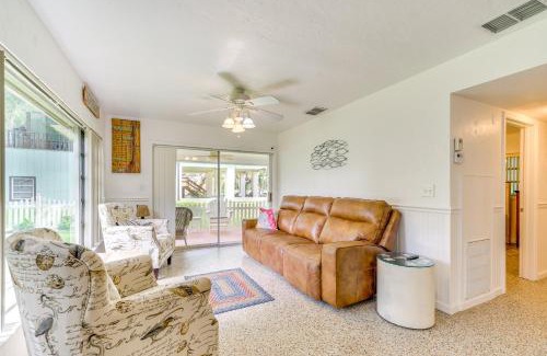 Yankeetown House | Sunny Home in Yankeetown with Lanai and Backyard!