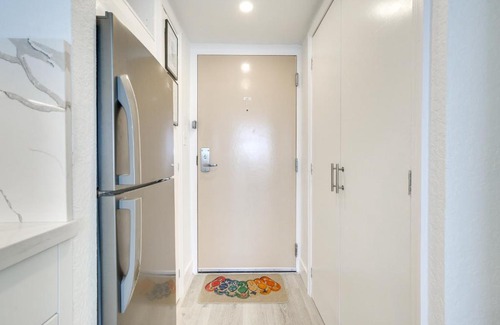 Sunny Isles Beach Apartment | Sunny Isles Beach Retreat with Resort Perks!