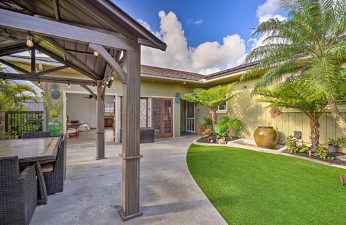 Coconut Grove House | Sunny Kailua Home with Covered Lanai 1 Mi to Beach!