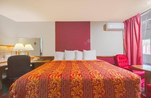 Liberal Hotel | Sunny King Unit, Pet Friendly, Parking, Close to Airport