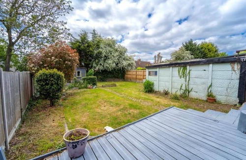 Leicester House | Sunny Lodge in Anstey - Spacious 3 Bedroom Home