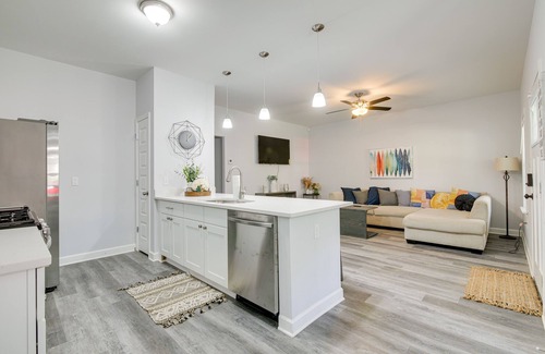 South Memphis Cottage | Sunny Memphis Home ~ 2 Mi to Beale Street!