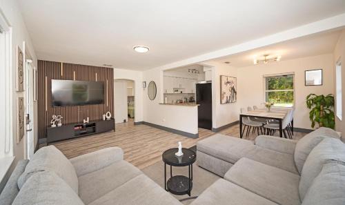 Miami Shores House | Sunny Miami Stay - Pool - BBQ - Centrally Located