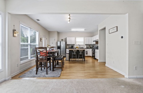 Gwinnett Place House | Sunny&Modern 4BR House w/Home Gym&Parking in Duluth -5 mins to I-85