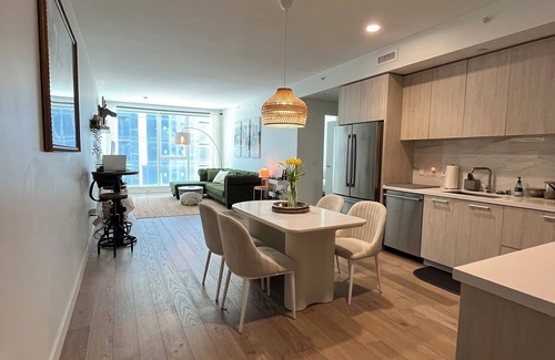 Downtown San Jose Condo | Sunny, Modern, Cozy 1-Bedroom + Den Condo – Fully Equipped!