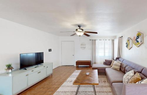 Rosemont West House | Sunny Oasis