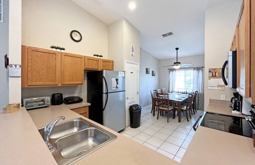 Hillcrest Estates House | Sunny pool home with private deck - great location