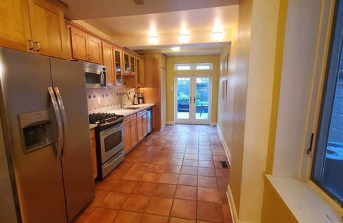 Devil's Pocket House | Sunny, quiet retreat steps from UPenn and CHOP