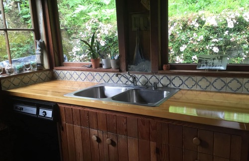 Inverness Cabin | Sunny, Rustic Family Retreat.