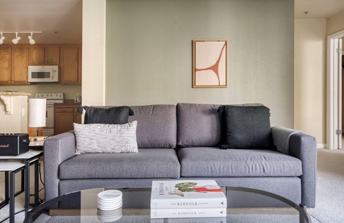 San Bruno Apartment | Sunny San Bruno 2BR w/Pool, W/D, Gym, walk to YouTube, by Blueground