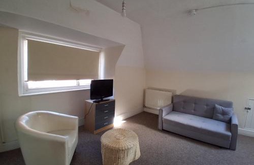 Southampton Apartment | Sunny Southampton 3 Bedroom Apartment
