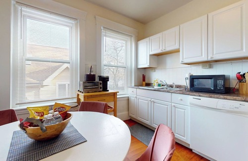 Aspinwall Hill Apartment | Sunny,spacious, sleeps 4, steps to MBTA,Hospitals.