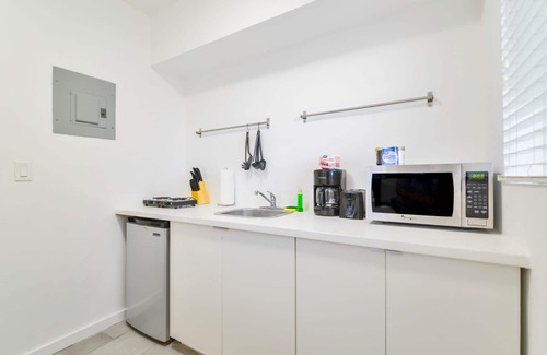 Northeast Miami Apartment | Sunny Studio in the Heart of Miami