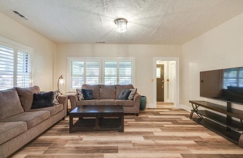 Turlock House | Sunny Turlock Cottage Walk to Downtown!