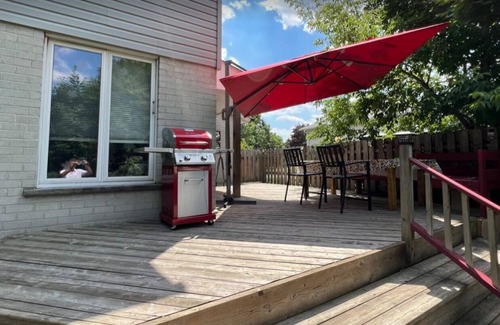 Newmarket House | SunnyHaven Retreat: 3 Bedrooms, 2-Car Bliss, Expansive Backyard Joy