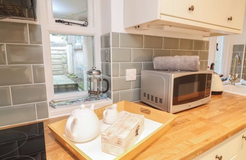 Barnstaple Cottage | SUNNYMEAD, pet friendly, character holiday cottage in Barnstaple