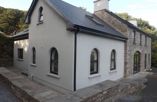 Ennistimon House | Sunnyside Cottage 2 bedroom/3 bath.