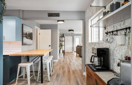 Parkland Beach House | Sunnyside Cove | Lakeside | Fireplace | Fire Pit