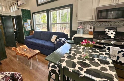 Mentone House | Sunrise, Mountain & Farm View | Heated Tub/Pool