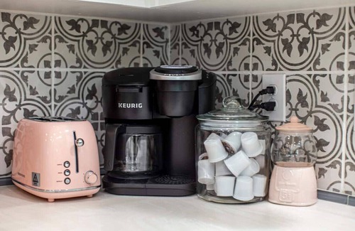 Mentone House | Sunrise, Mountain & Farm View | Heated Tub/Pool