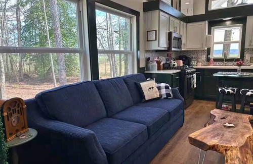 Mentone House | Sunrise, Mountain & Farm View | Heated Tub/Pool