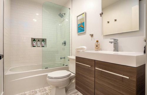 Windermere House | Sunrise On The Lake in Downtown Windermere