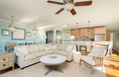 Inlet Harbour House | Sunrise Point: Tranquil Oceanfront In Gated Community