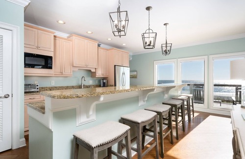 Inlet Harbour House | Sunrise Point: Tranquil Oceanfront In Gated Community